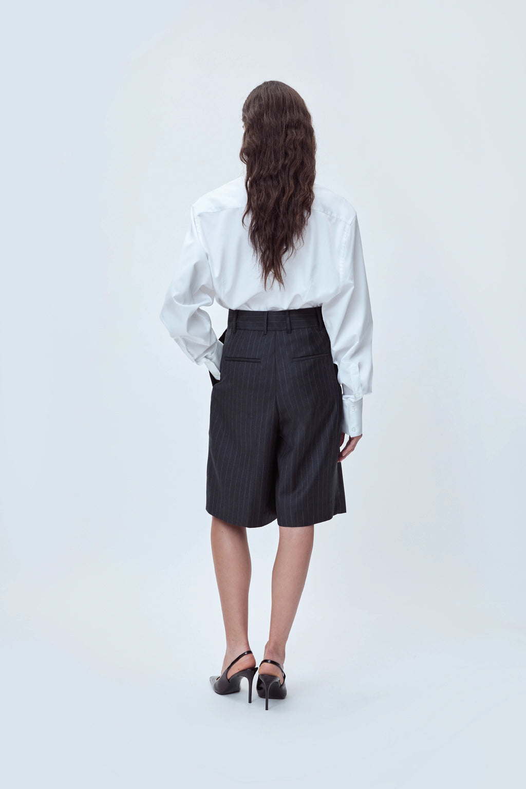 DOUBLE-PLEATED TAILORED SHORT IN VIRGIN WOOL