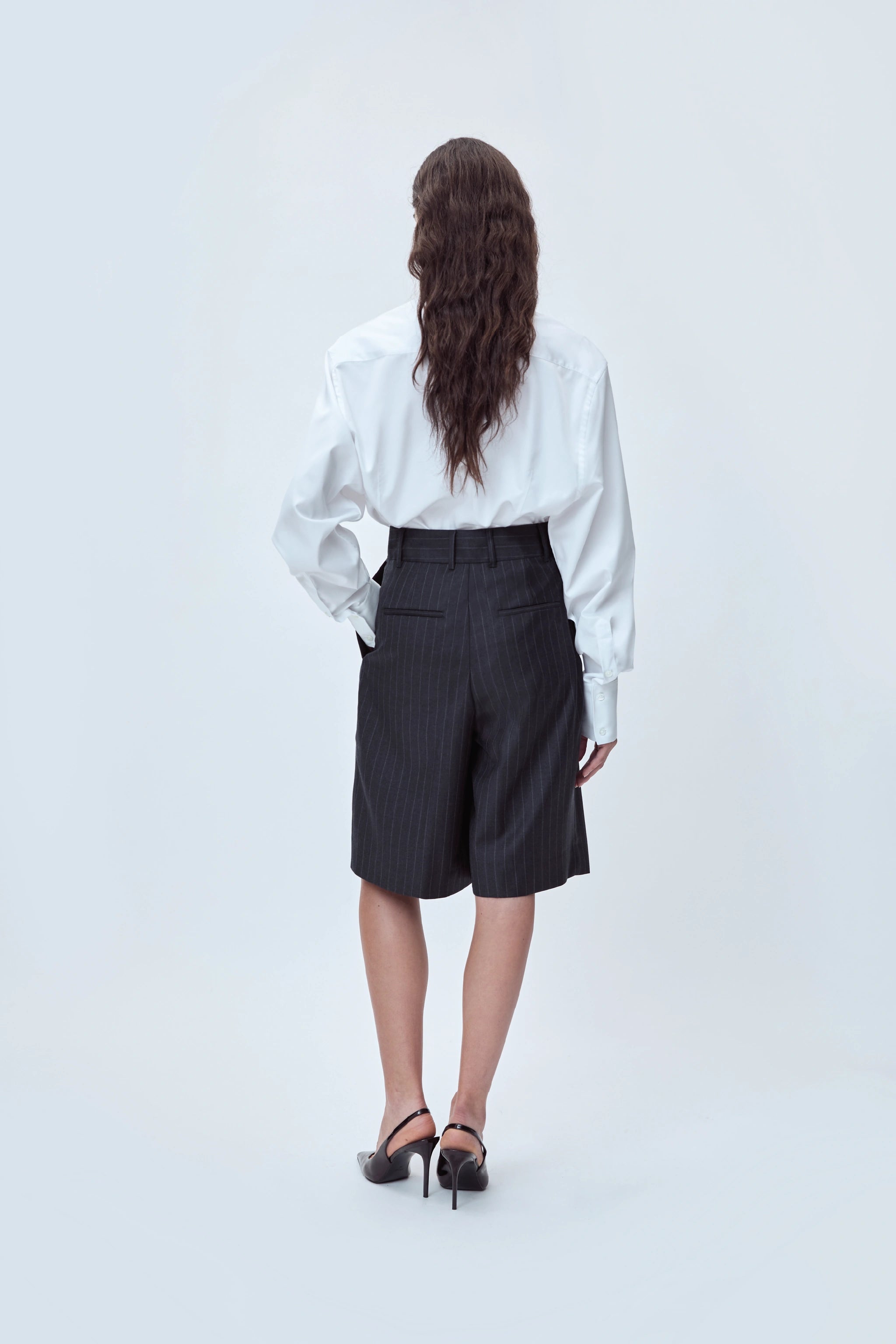 DOUBLE-PLEATED TAILORED SHORT IN VIRGIN WOOL