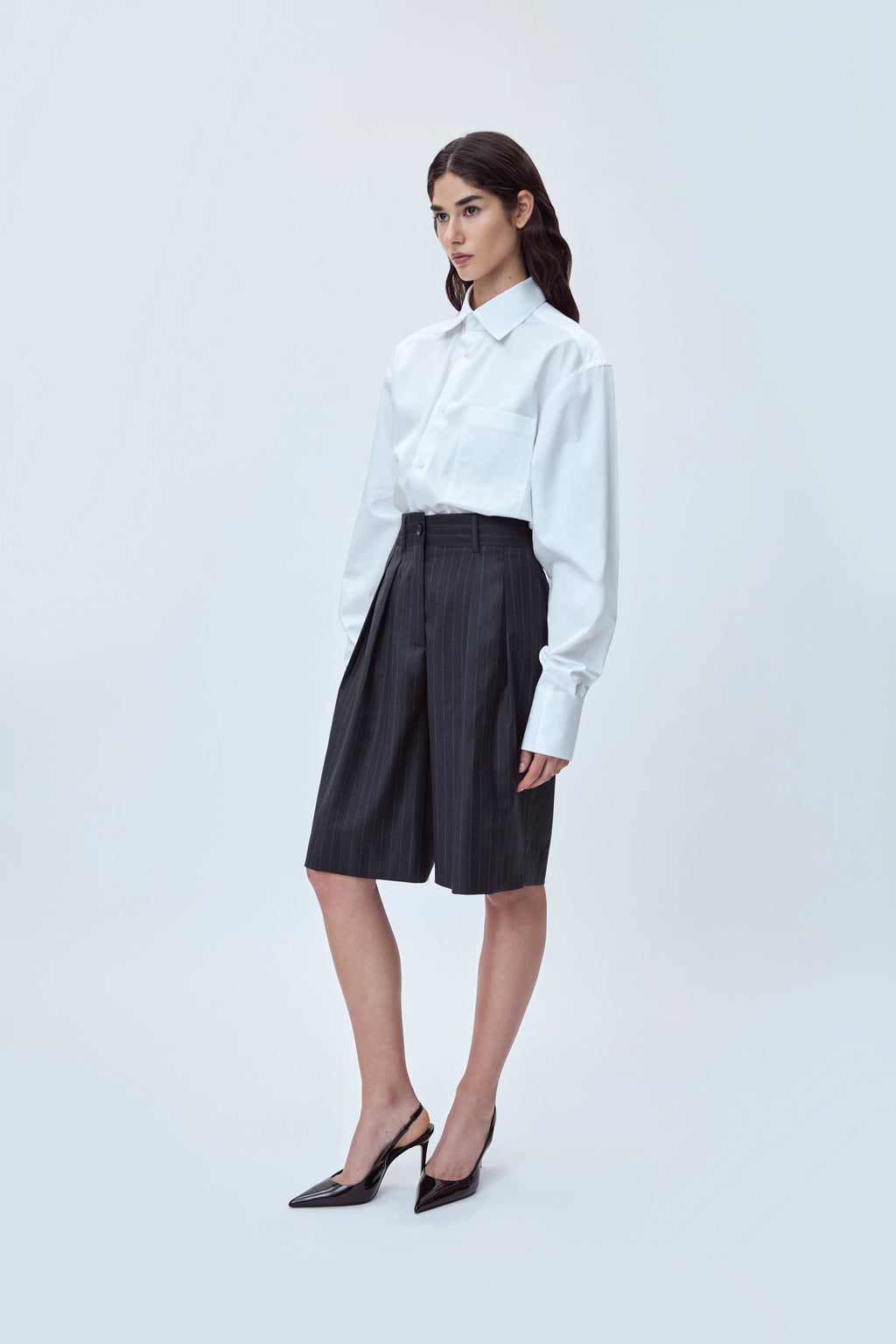 DOUBLE-PLEATED TAILORED SHORT IN VIRGIN WOOL
