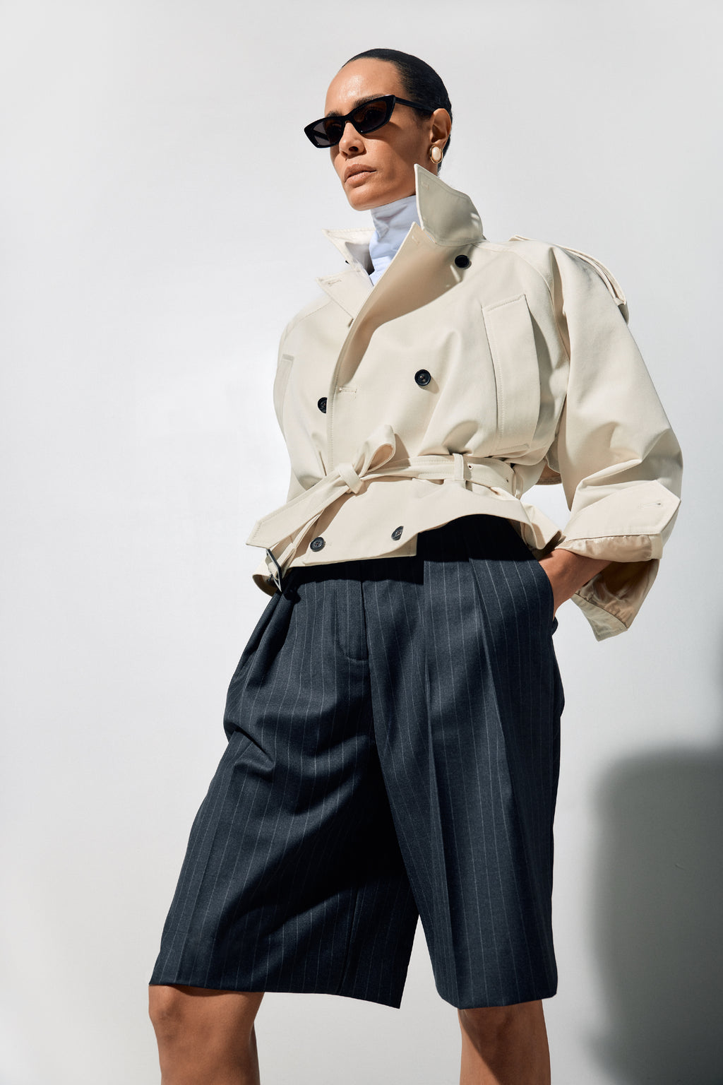 TAILORED SHORTS IN NAVY PINSTRIPE