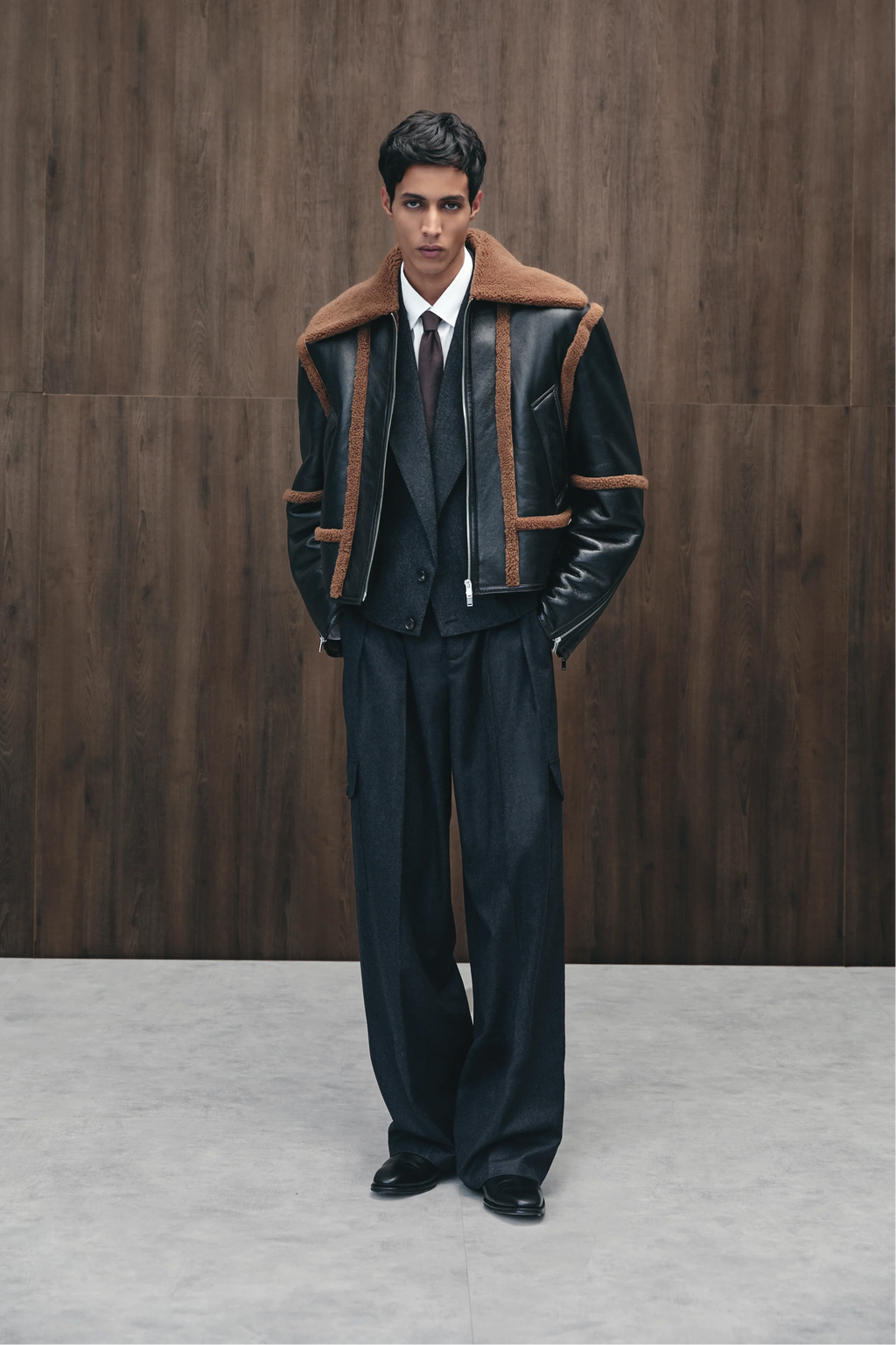 TAILORED PANTS IN DARK GREY