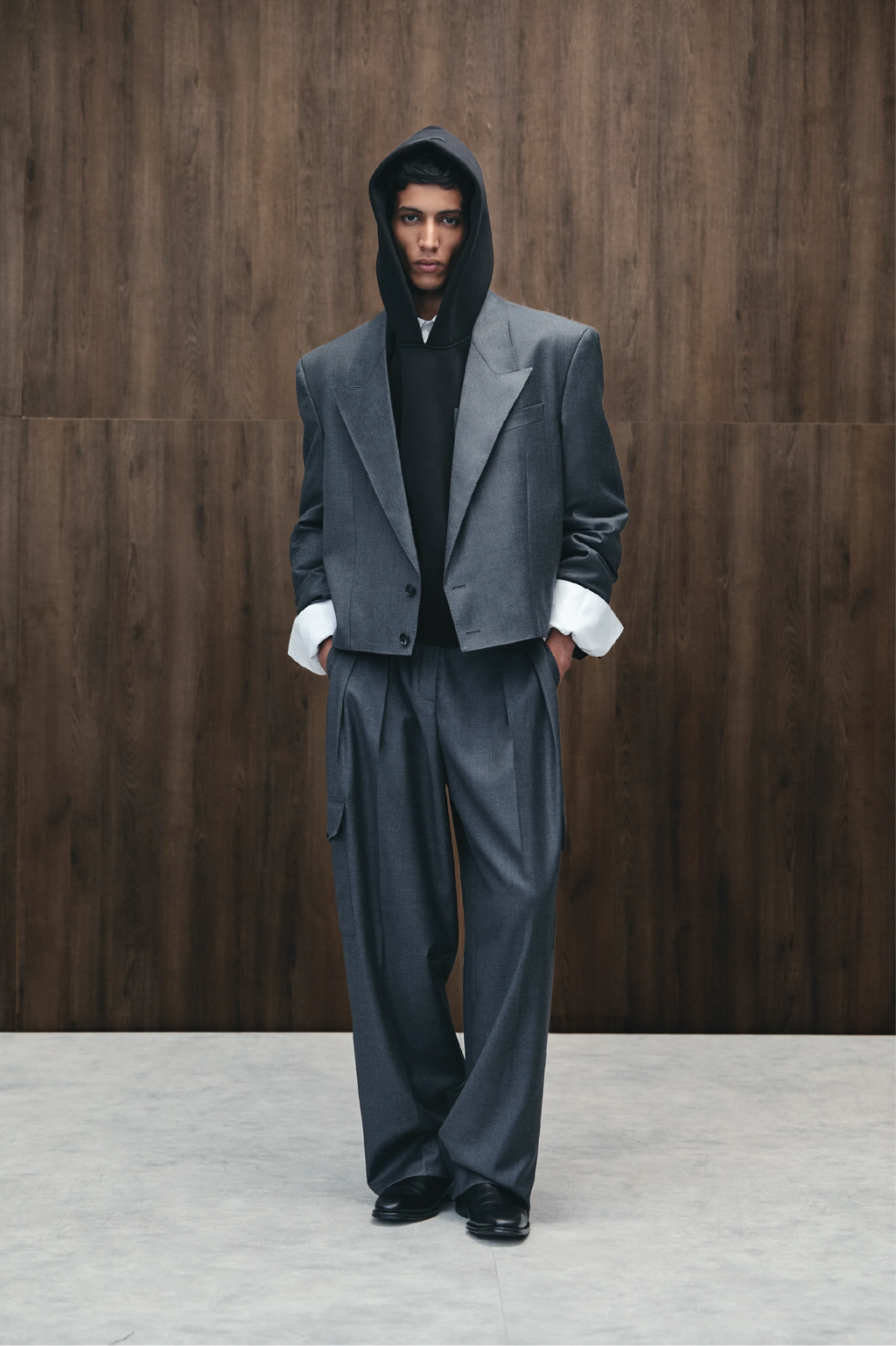 CROPPED TAILORED JACKET IN GREY