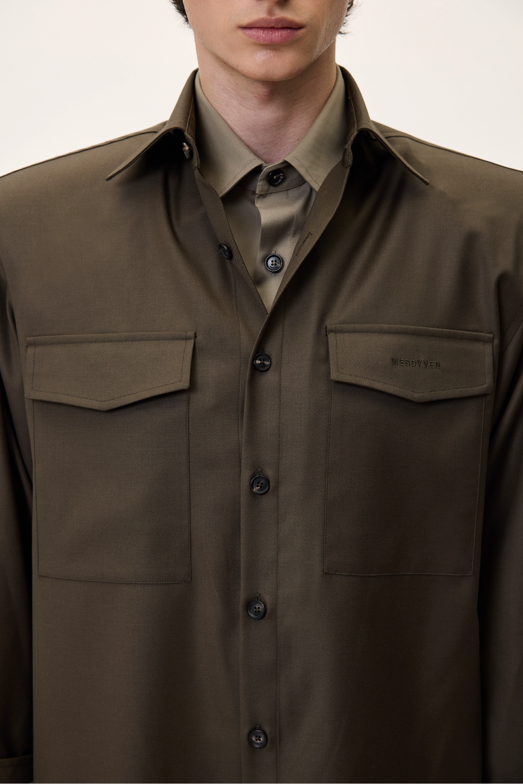 PADDED SHOULDER OVERSHIRT IN KHAKI