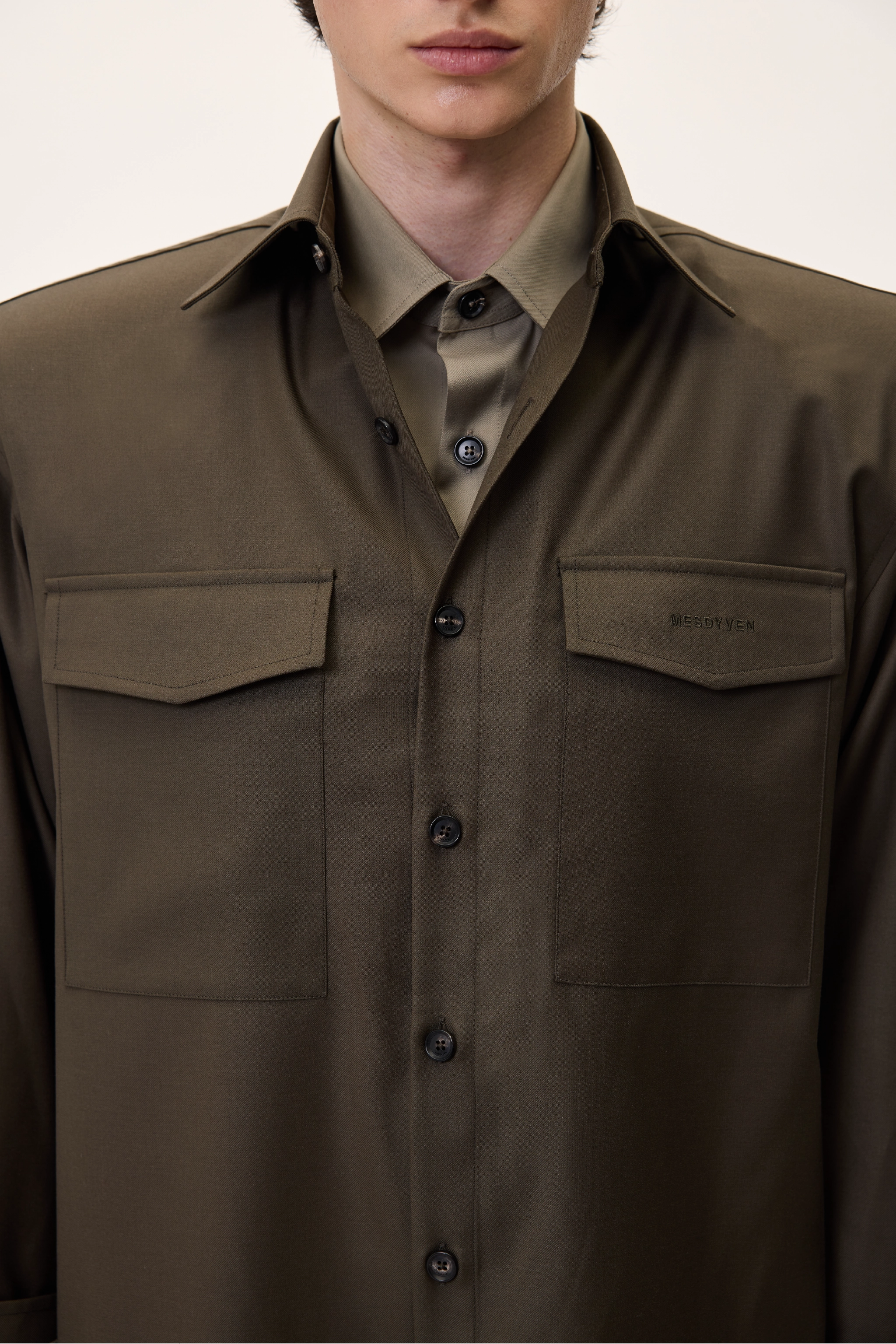 PADDED SHOULDER OVERSHIRT IN KHAKI