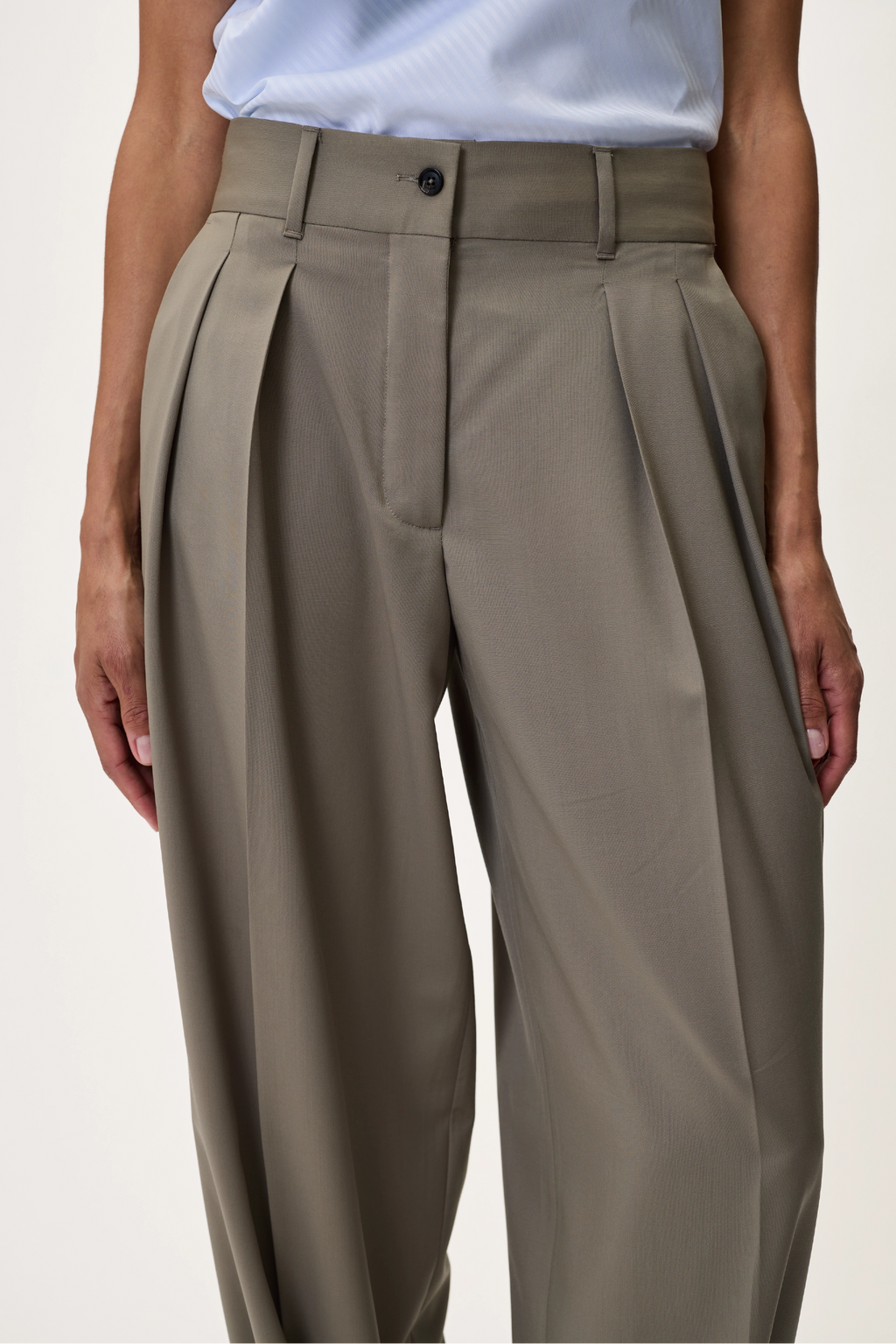 TAILORED PANTS IN TAUPE