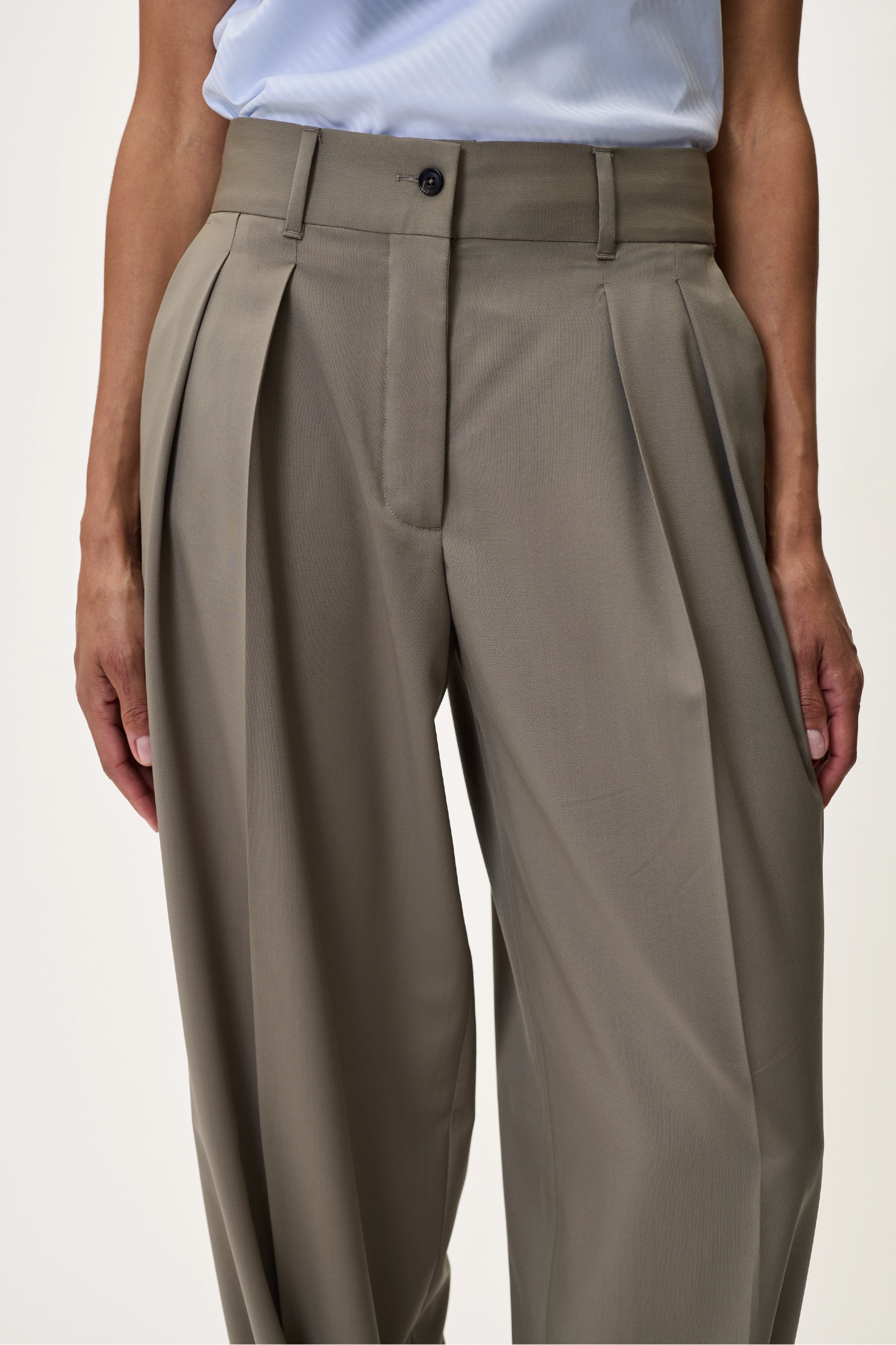 TAILORED PANTS IN TAUPE