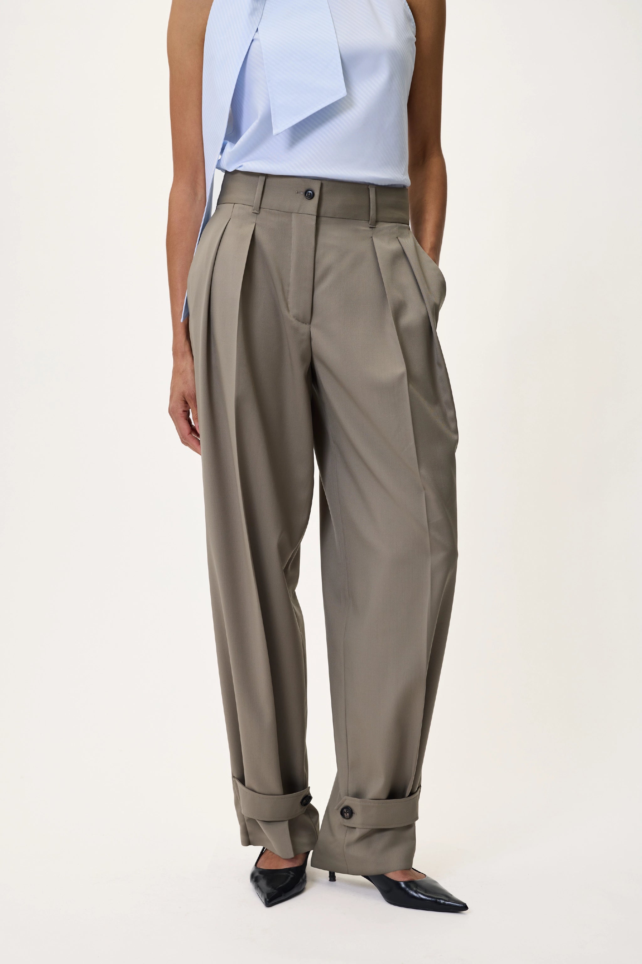 TAILORED PANTS IN TAUPE
