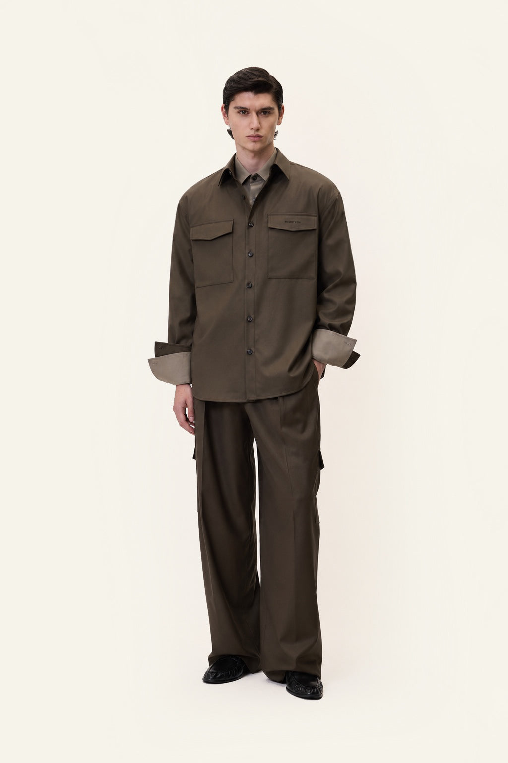 TAILORED PANTS IN KHAKI