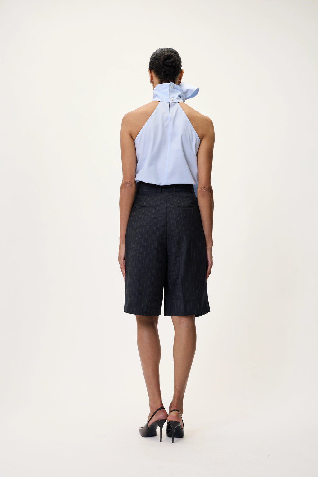 TAILORED SHORT IN NAVY PINSTRIPE