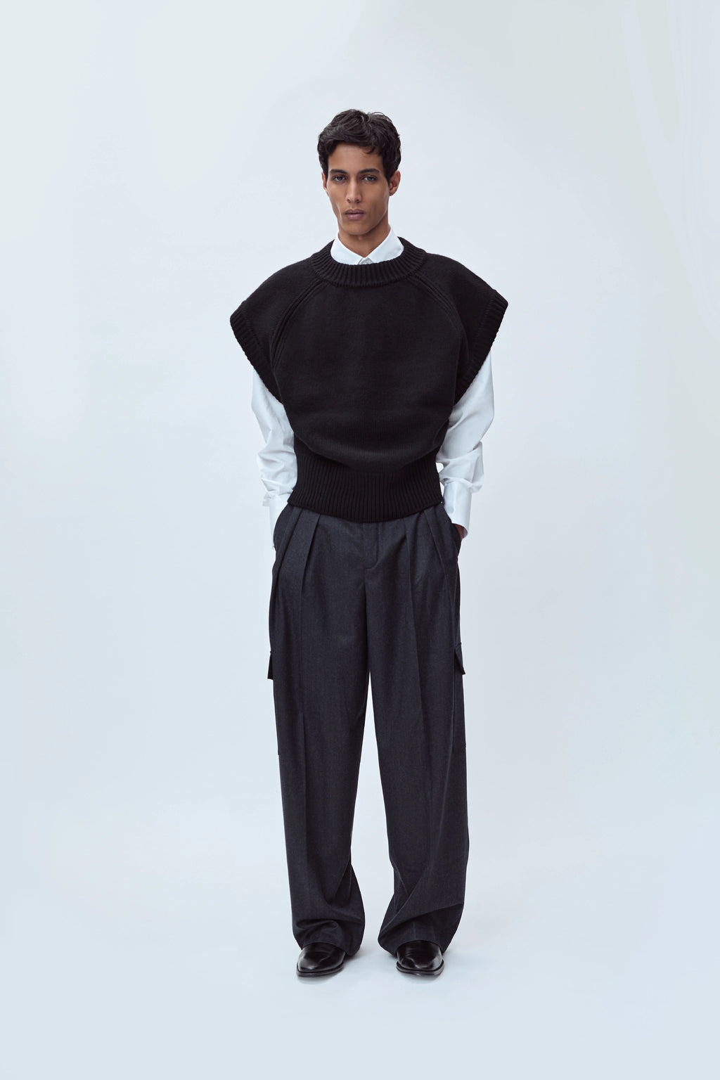 SLEEVELESS KNIT JERSEY IN CASHMERE WOOL