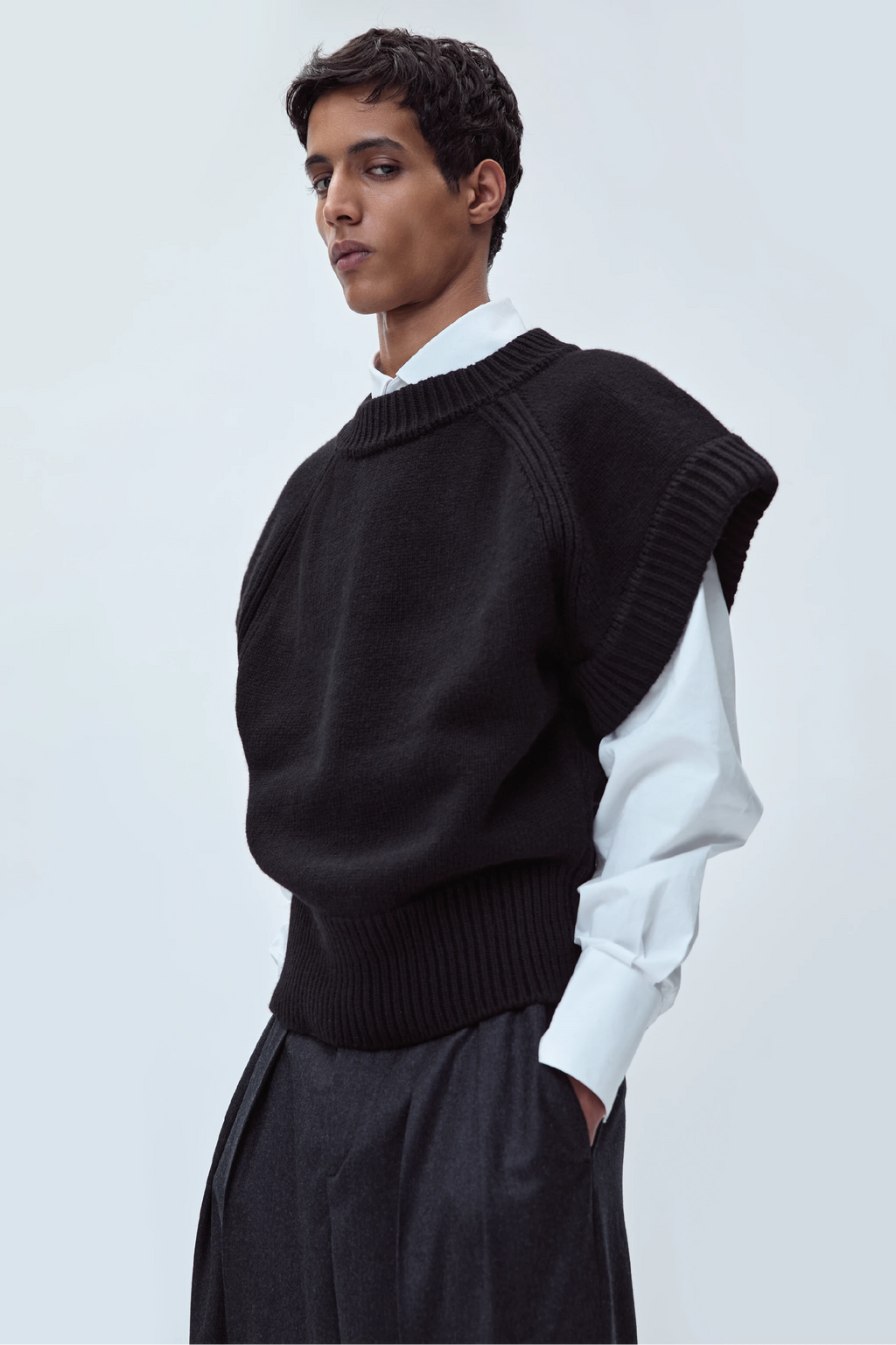 SLEEVELESS KNIT JERSEY IN CASHMERE WOOL
