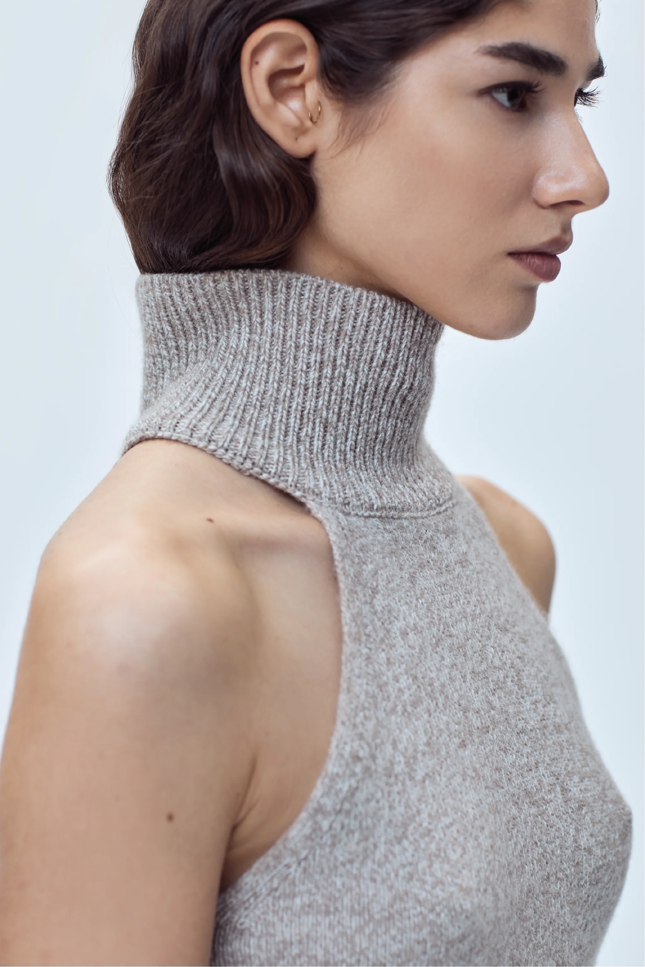 SLEEVELESS KNIT TOP IN CASHMERE WOOL BLEND