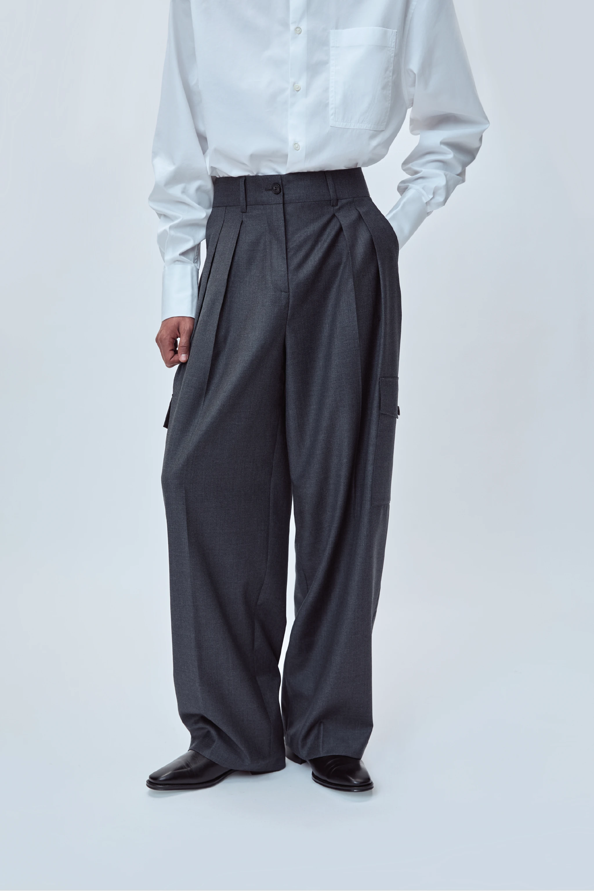 DOUBLE-PLEATED TAILORED PANT IN VIRGIN WOOL