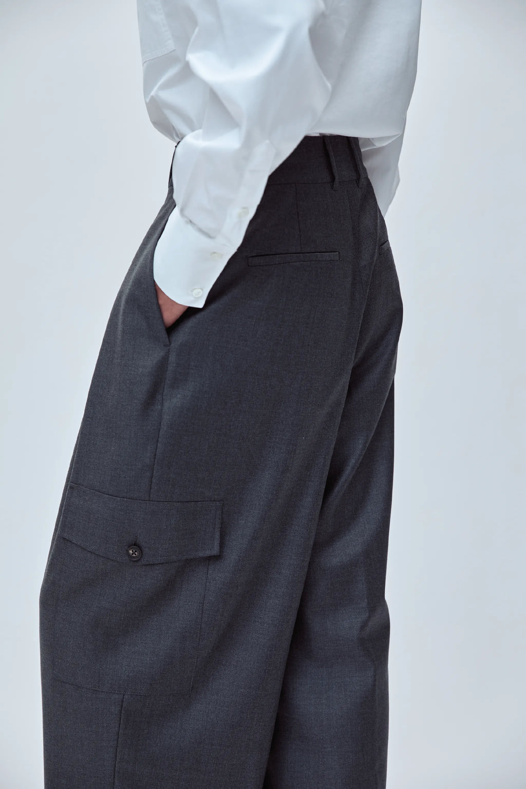 DOUBLE-PLEATED TAILORED PANT IN VIRGIN WOOL